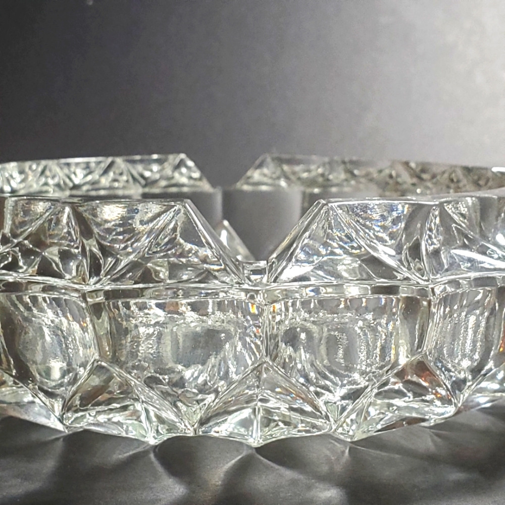 VINTAGE Mid-Century Heavy Clear Cut Glass Vintage Ashtray 7" Starburst Pattern - Picture 4 of 9